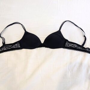 GAP Black Favorite Wireless Uplift Bra 32A